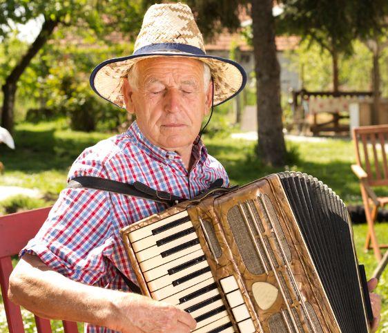 130a8e59-f84d-4ff5-b4dc-5ab74aeef908-Reducing Dementia Risk Through Musical Engagement.jpg